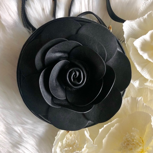 *SOLD* MICHAEL KORS NWT Black Crossbody Flower Bag - Picture 2 of 6